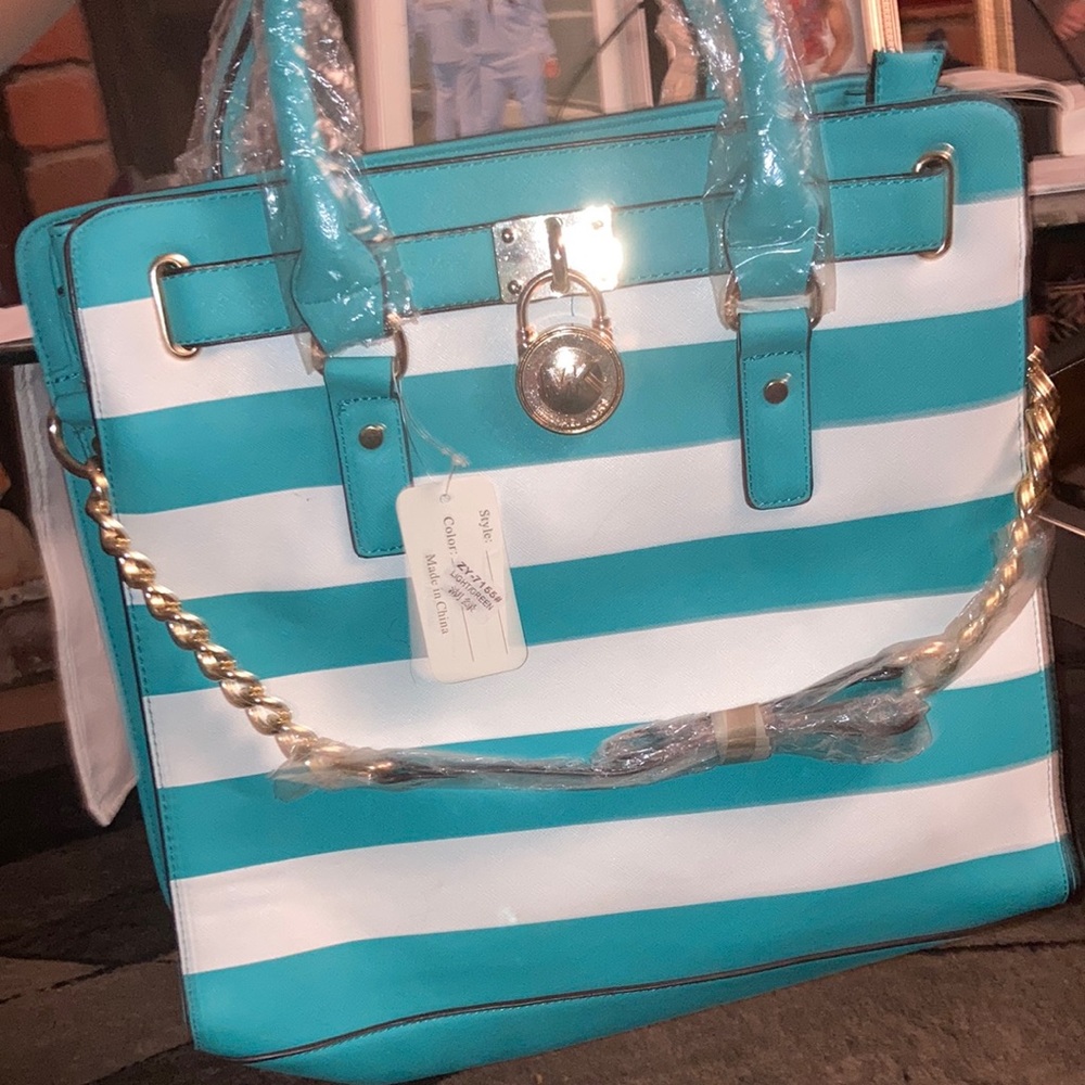 Micheal Kors purse